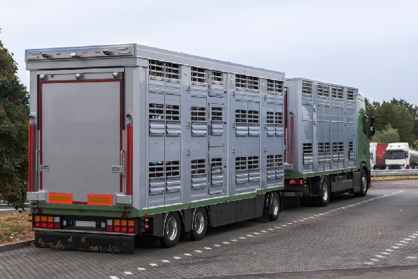 agriculteurs-:-abattoirs-mobiles-=-icpe-!