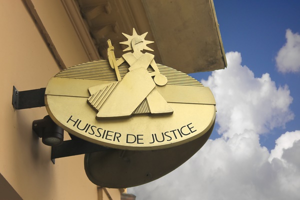 taxe-sur-les-actes-des-huissiers-de-justice-:-c’est-la-fin-!