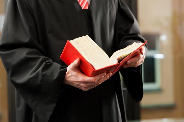 marches-publics-:-avocat-=-mandat-?