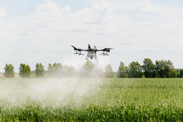 secteur-agricole-:-l’utilisation-de-drones-autorisee-pour-l’epandage-?