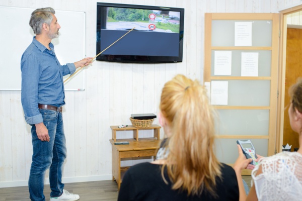 code-de-la-route-:-l’epreuve-theorique-facilitee-pour-les-handicaps-auditifs-!