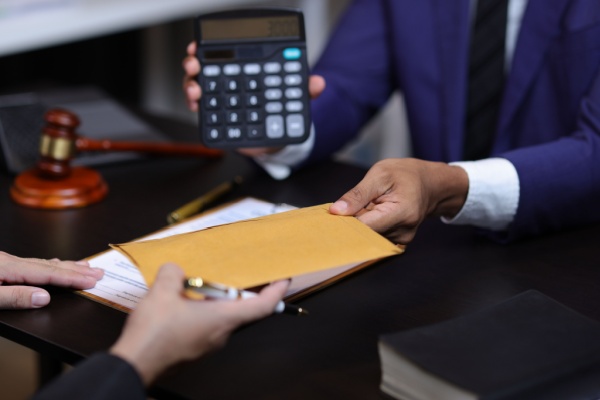 management-fees-:-quand-facture-rime-avec-remuneration