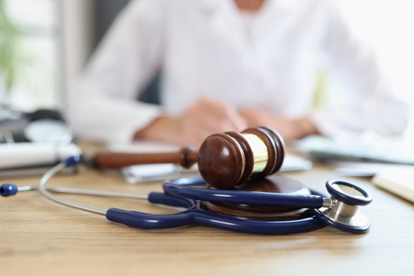 arret-maladie-et-conges-payes-:-le-juge-precise-les-regles-de-prescription